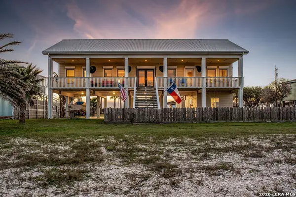 1565 N Ocean Dr, Port LaVaca, TX 77979