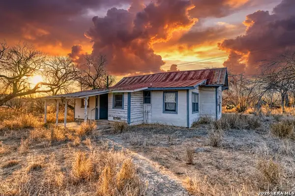 214 Cox Lane, Carrizo Springs, TX 78834