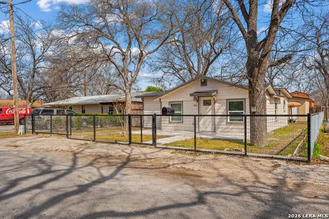 422 Apolonio St, Uvalde, TX 78801 - #2