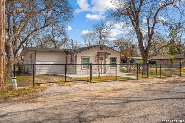 422 Apolonio St, Uvalde, TX 78801 - #3