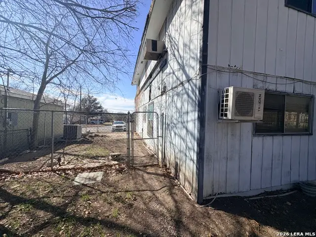 202 Saxon, San Antonio, TX 78213 - #2