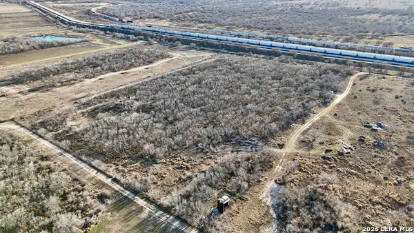 569 Gutierrez Ln, Floresville, TX 78114