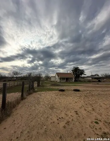 86 Fm 478, Floresville, TX 78114