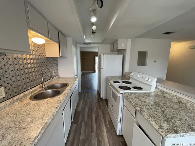 1001 Avenue B, Beeville, TX 78102 - #3