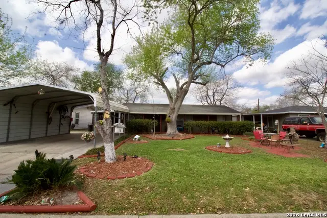 1013 E Hutchinson, Beeville, TX 78102 - #1