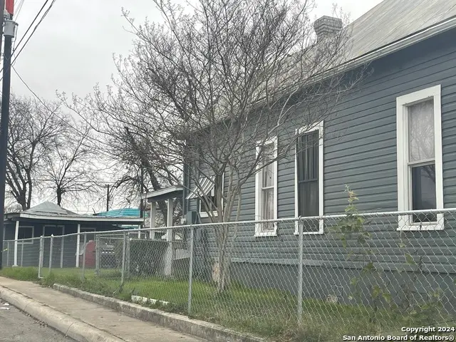 1721 Monterey St, San Antonio, TX 78207 - #2