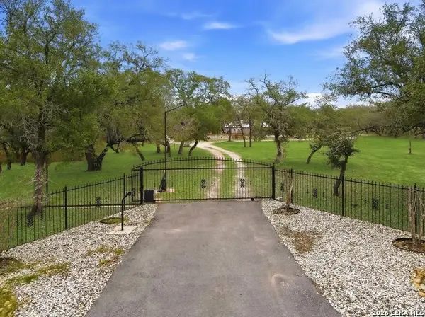 561 County Road 785, Natalia, TX 78059