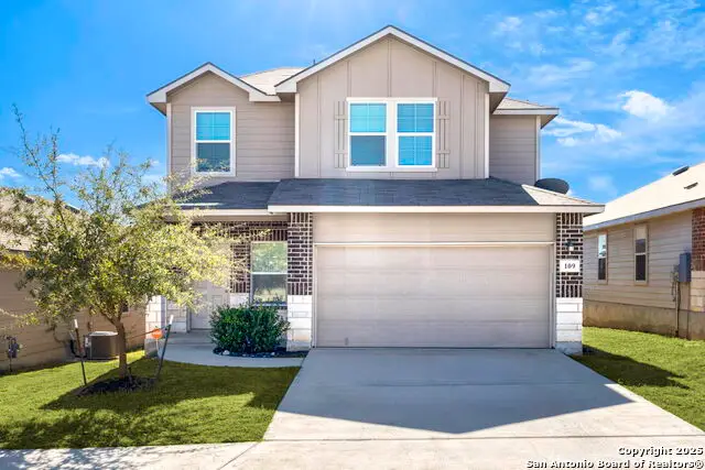 109 Hogans Aly, Floresville, TX 78114 - #1