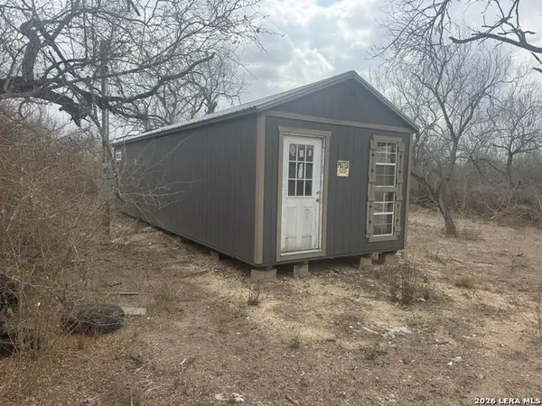 711 N Davidson, Karnes City, TX 78118