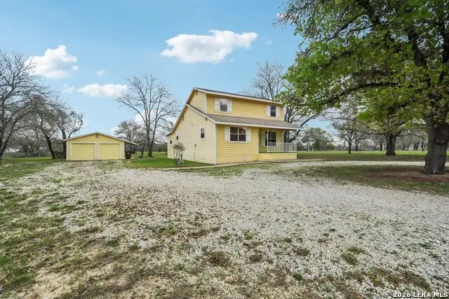 802 Eagle Creek, Floresville, TX 78114 - #1