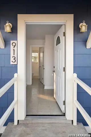 913 Houston, Castroville, TX 78009 - #2