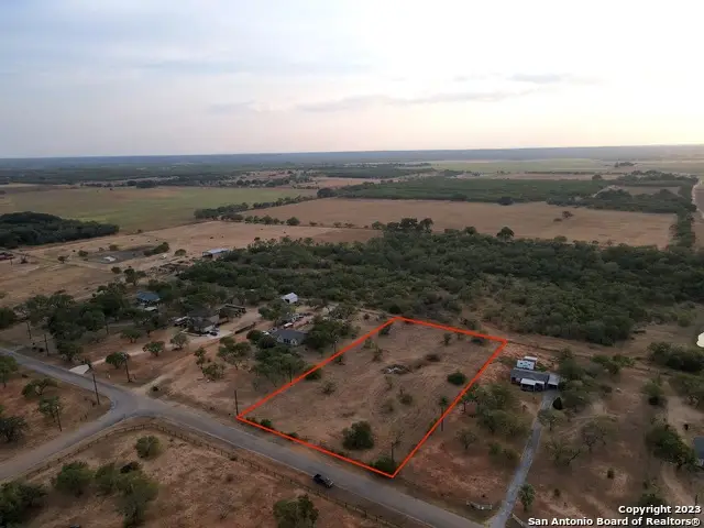 140 S View Dr, Lytle, TX 78052 - #2