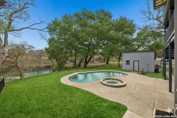 54 S Hampton Dr, Seguin, TX 78155