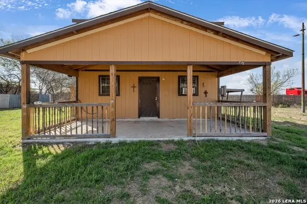 18883 Lagloria Rd, Elmendorf, TX 78112