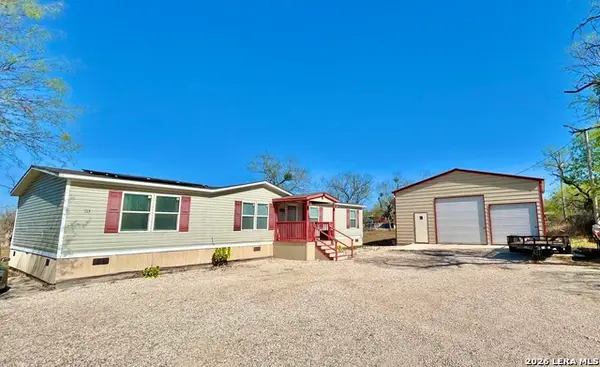 115 E 4th Street, Natalia, TX 78059