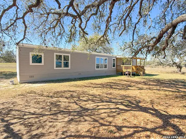 228 County Road 7711, Devine, TX 78016
