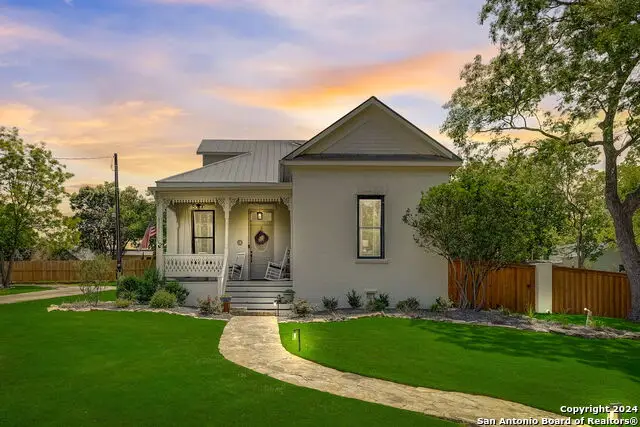 109 W Evergreen St, Boerne, TX 78006 - #2