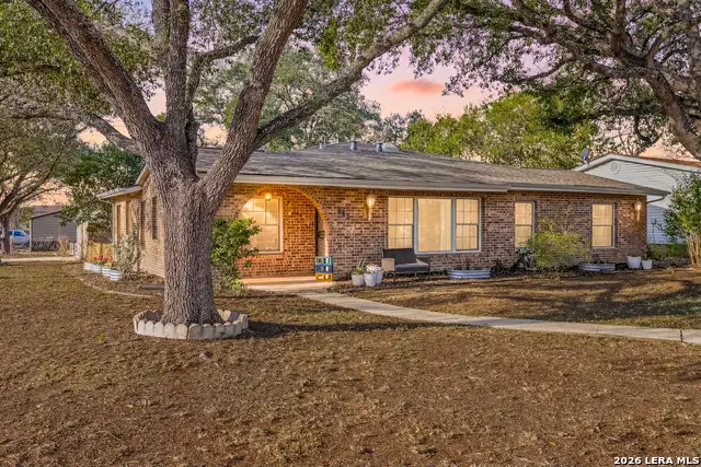 902 Alexander Hamilton Dr, San Antonio, TX 78228 - #1