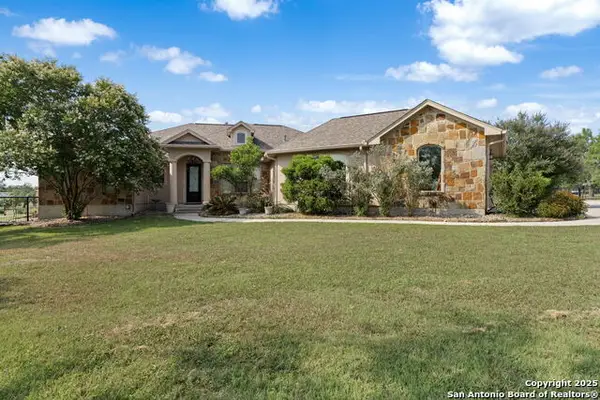 438 County Road 367, Hondo, TX 78861