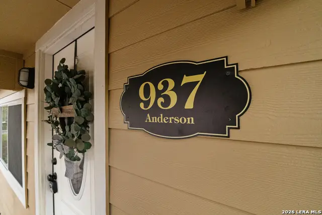 937 Anderson, Seguin, TX 78155 - #2
