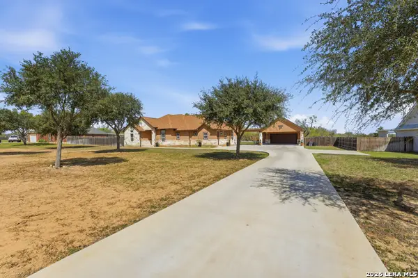 149 W Short Meadow Dr, Lytle, TX 78052