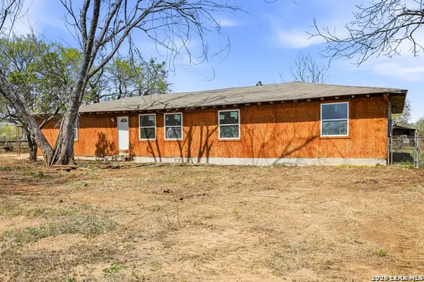 11515 Ford, Adkins, TX 78101