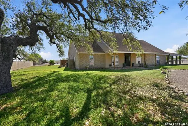 279 Cr 302, George West, TX 78022