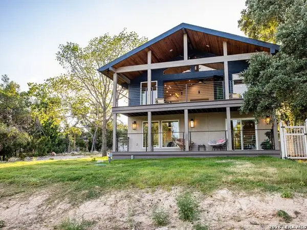 874 Lakebreeze Dr, Canyon Lake, TX 78133