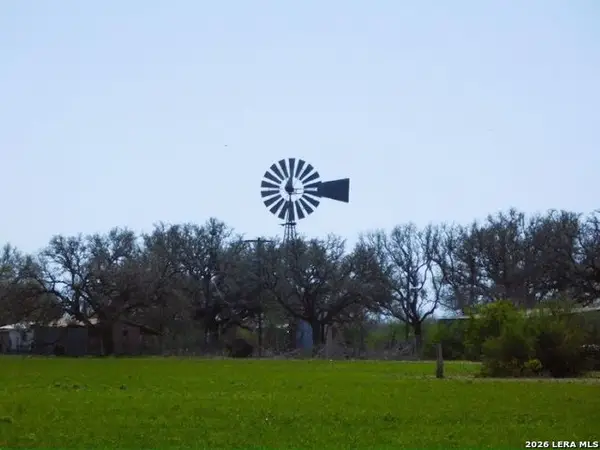 10566 Texas 127, Sabinal, TX 78881