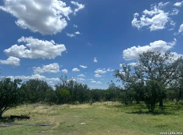 22 N Deer Valley Rd, Uvalde, TX 78801