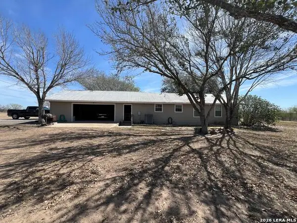 6617 Fm 882, Pawnee, TX 78119