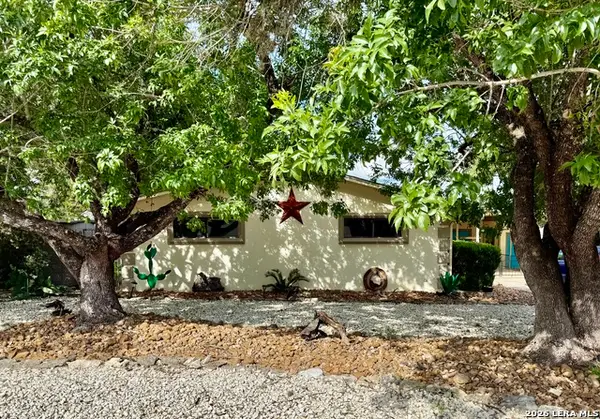 1268 Lakeside Dr W, Canyon Lake, TX 78133