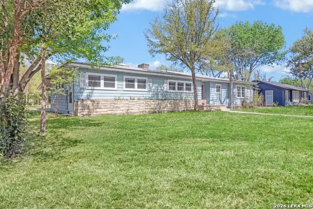 1052 E Humphreys, Seguin, TX 78155 - #2