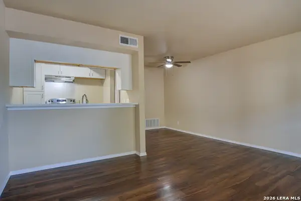 8702 Village #814, San Antonio, TX 78217