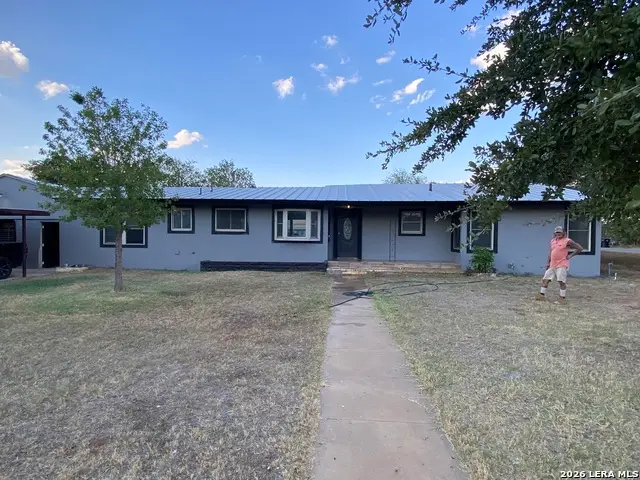 719 E Taft, Pearsall, TX 78061 - #1
