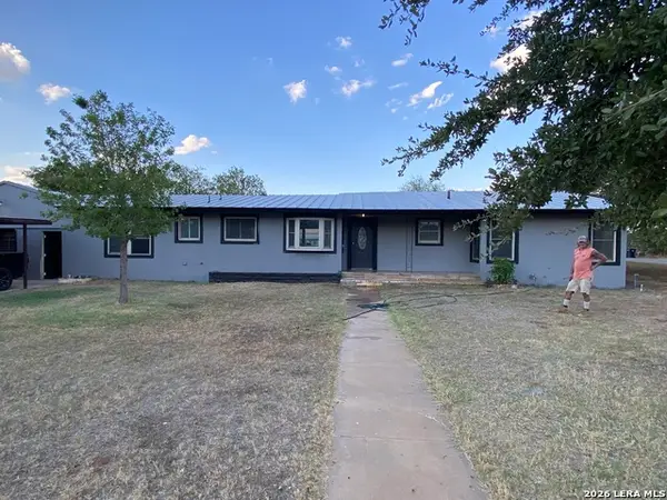 719 E Taft, Pearsall, TX 78061