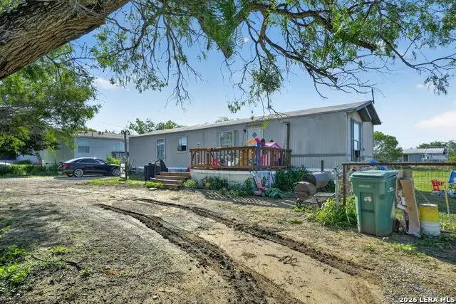 408 Hickory St, Jourdanton, TX 78026 - #3