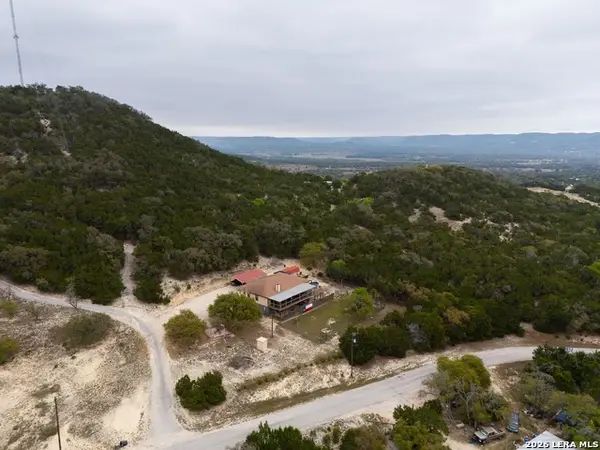 318 S Polly Peak, Bandera, TX 78003