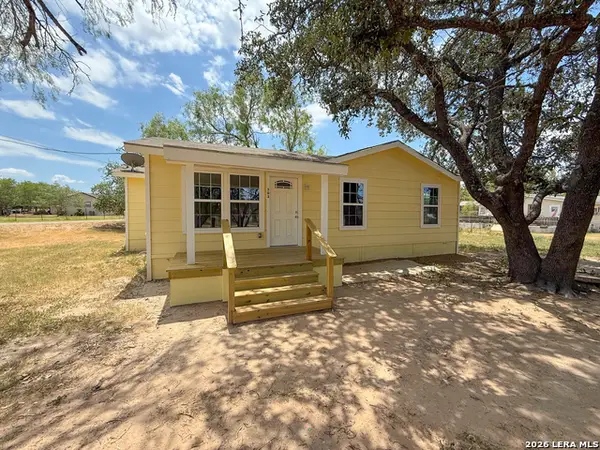 303 Davis, Devine, TX 78016