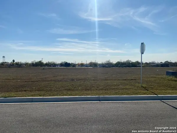 112 Albion, Poteet, TX 78065