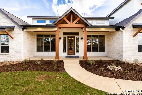 24351 Tres Arroyos, San Antonio, TX 78255