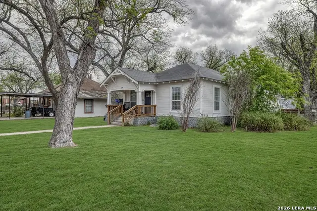 237 W Oak St, Uvalde, TX 78801 - #3