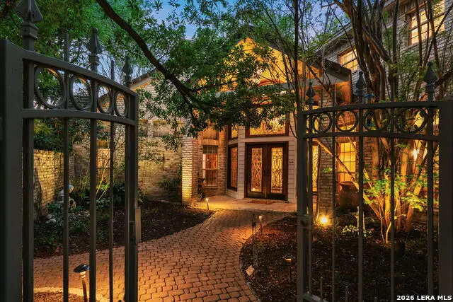 9 Scarborough Square, San Antonio, TX 78218 - #3