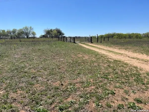 6611 Fm 1681, Stockdale, TX 78160