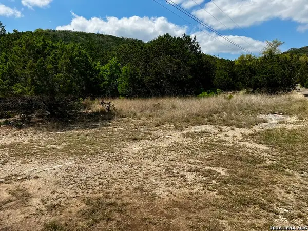 16 Cedar Ridge, ConCan, TX 78838