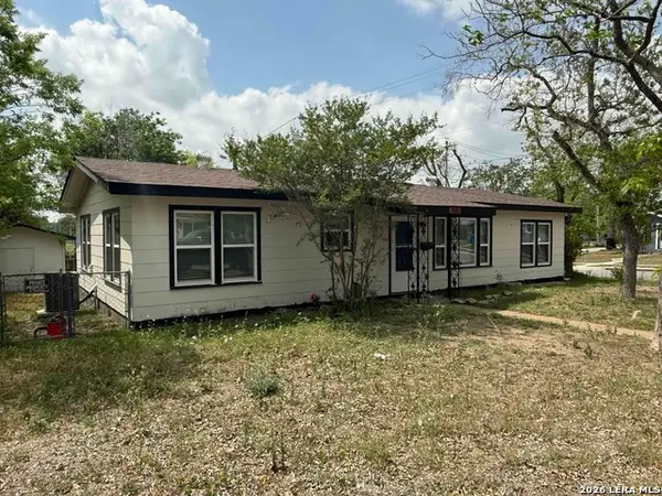 903 E Walnut, Seguin, TX 78155