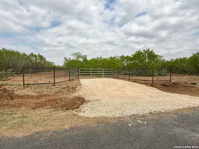 2315 County Road 332, Charlotte, TX 78011 - #2