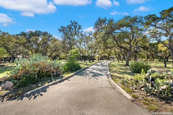 114 Wagon Trail Road, Shavano Park, TX 78231