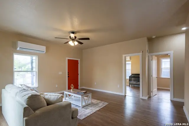 1010 W Lynwood Ave, San Antonio, TX 78201 - #3