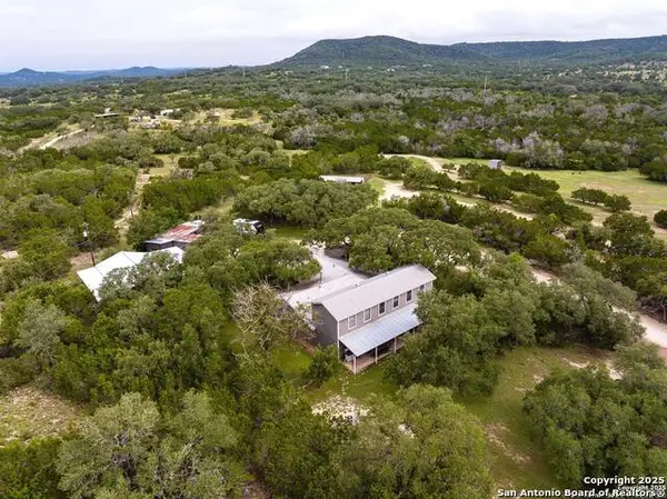 475 Stoney Hill, Pipe Creek, TX 78063
